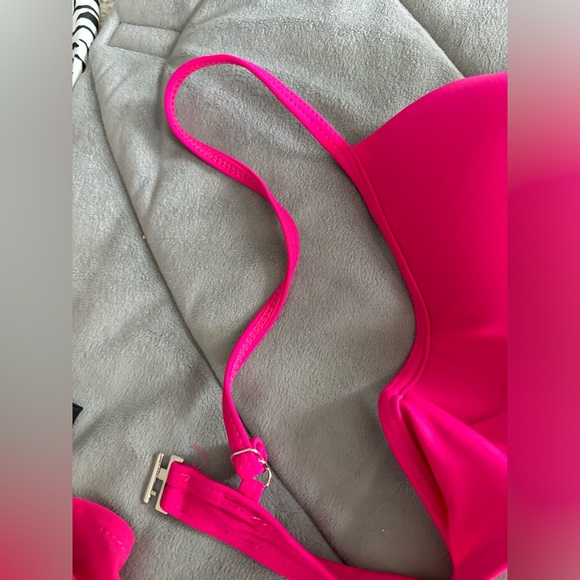 Pink bikinis - Picture 6 of 8